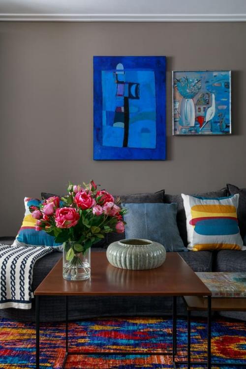 Как красиво оформить гостиную картинами: 5 простых правил 13 Как красиво оформить гостиную картинами: 5 простых правил 13