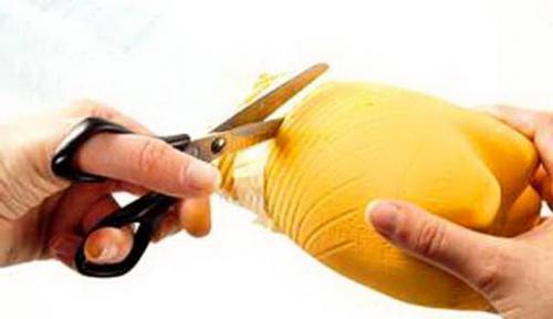 Столик из пластиковых бутылок своими руками. Видеоматериал 35