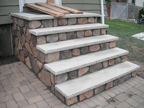 Строительство крыльца и входной лестницы в частном доме. Крыльцо дома своими руками: поэтапная пристройка к дому 01