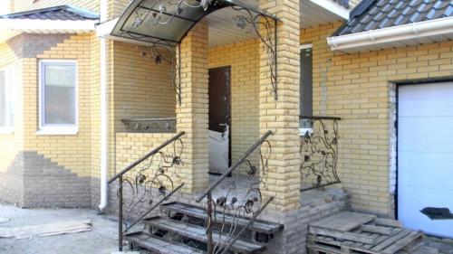 Проекты крыльца загородного дома. От царевича до портного: крыльцо для частного дома (фото, фен-шуй советы и секреты строителей) 18