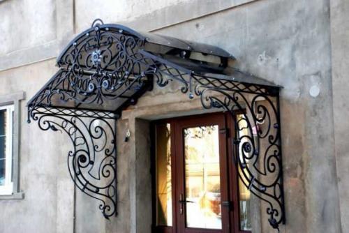 Красивые козырьки над входом. Козырек над крыльцом – 130 фото видов, устройство, постройка и секреты простого ремонта