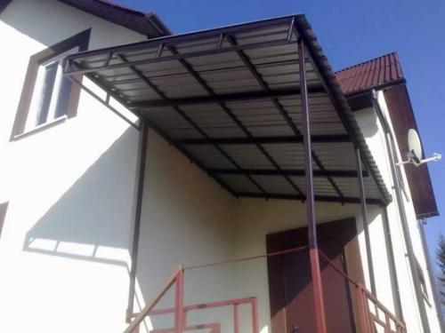 Красивые козырьки над входом. Козырек над крыльцом – 130 фото видов, устройство, постройка и секреты простого ремонта