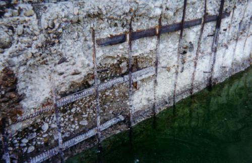 Какие последствия могут возникнуть при неправильном отводе грунтовых вод.  Агрессивность грунтовых вод