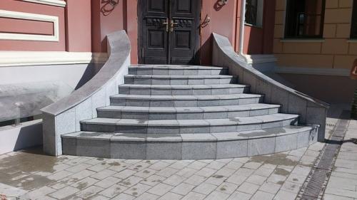 Крыльцо частного дома с навесом. Виды крыльца для частного дома. Большая подборка вариантов с описанием. 36 фото