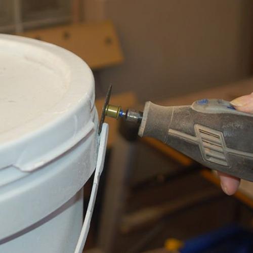 Пуфик своими руками из ведра. Табурет-пуф из ведра от краски своими руками