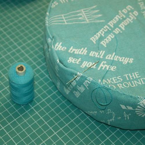 Пуфик своими руками из ведра. Табурет-пуф из ведра от краски своими руками