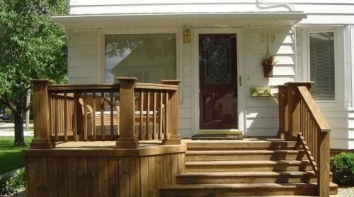 Самое простое деревянное крыльцо. Крыльцо из дерева для частного дома