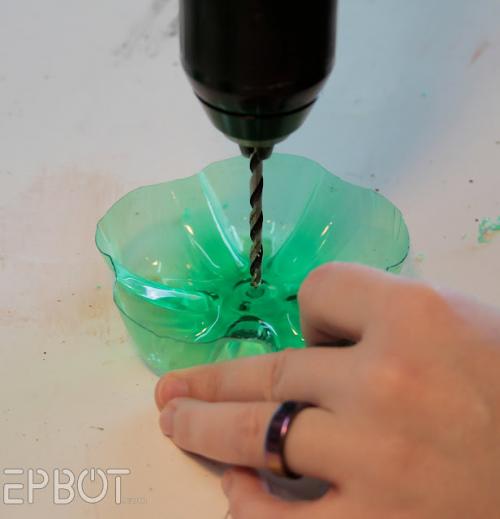 Этажерка из пластиковых бутылок.