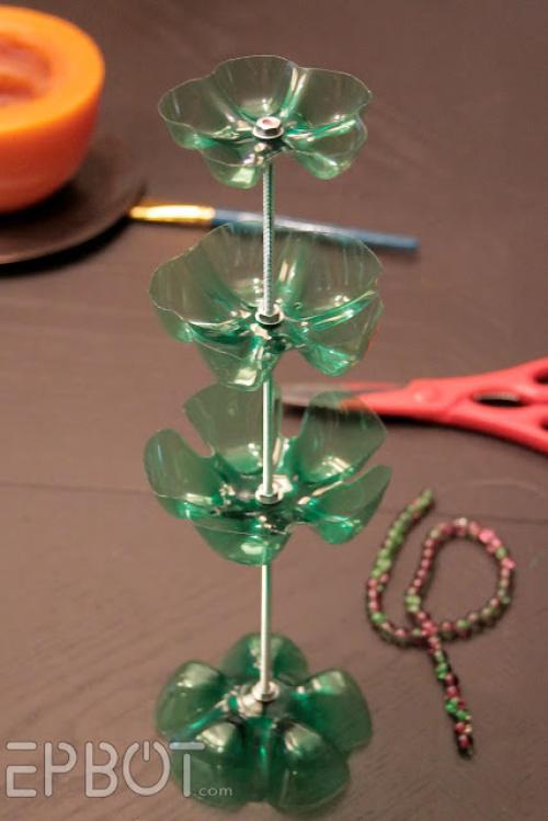 Этажерка из пластиковых бутылок.