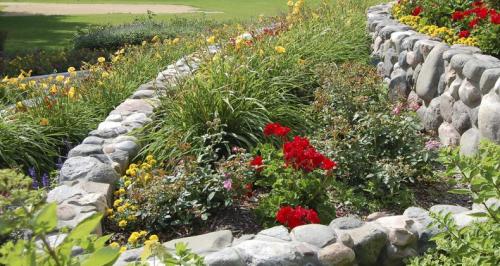 Клумба цветы и камни. Клумба из камней — современные проекты, как правильно сделать, пошаговая инструкция, как сделать своими руками (145 фото идей)