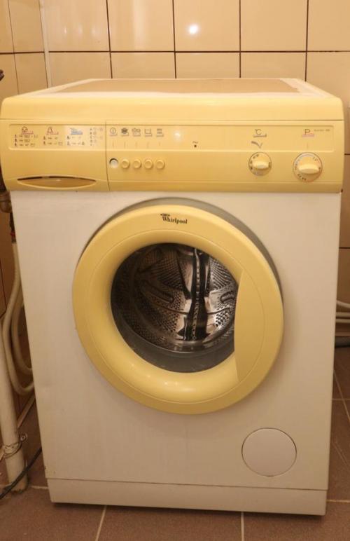 Как удалить желтые пятна с белого пластика. Как удалить желтизну пластика самому дома