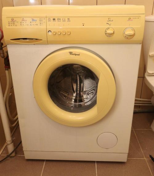 Как удалить желтые пятна с белого пластика. Как удалить желтизну пластика самому дома