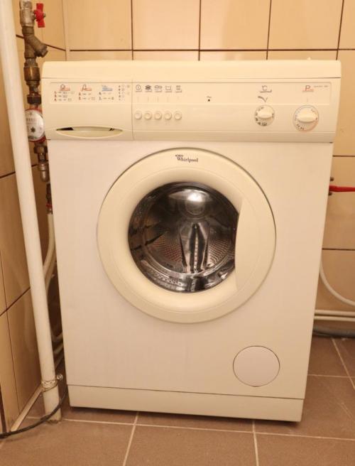 Как удалить желтые пятна с белого пластика. Как удалить желтизну пластика самому дома