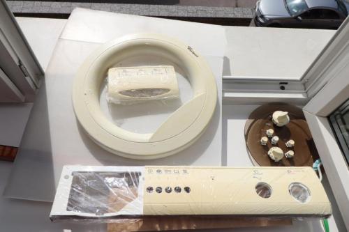 Как удалить желтые пятна с белого пластика. Как удалить желтизну пластика самому дома